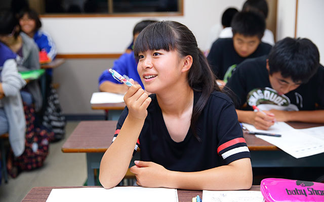 三郷市・吉川市の学習塾、小島進学セミナーの中学生コース授業風景