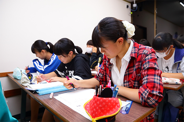 三郷市・吉川市の学習塾、小島進学セミナー授業風景